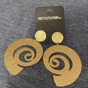 NIP PrettyLittleThing Gold Textured Swirl Disk Statement Earrings